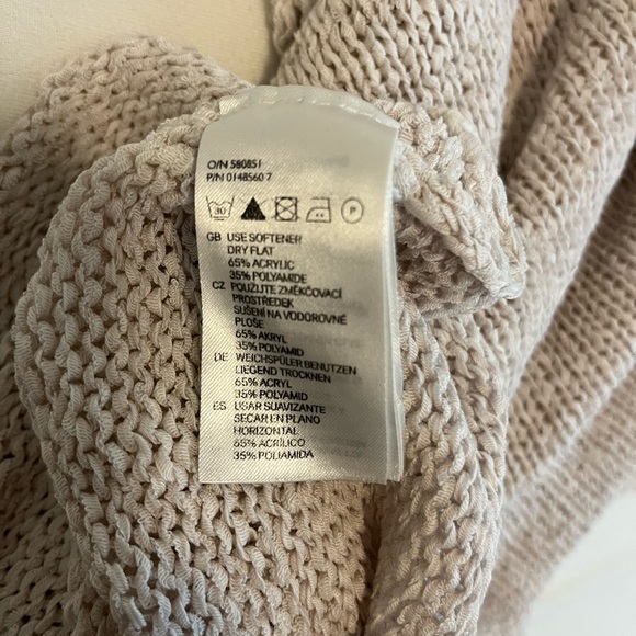 H&M Top - Picture 2 of 5